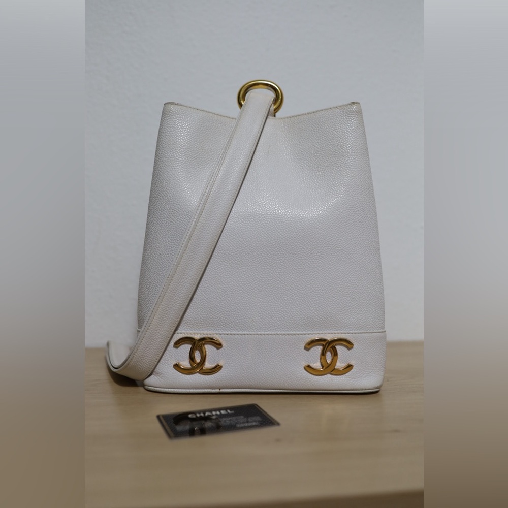 ❌Not Available❌ Chanel Vintage Caviar White Bucket Shoulder Bag 24K Gold Hardwar